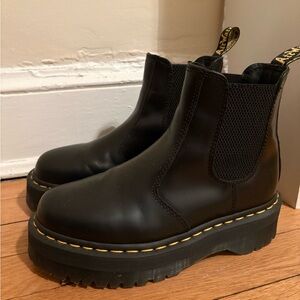 Dr. Martens 2976 Chelsea Platform Boot